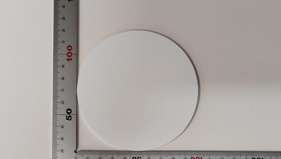 硬質塩ビ(PVC)2㎜を100φの円形にトムソン型で打ち抜き加工した写真