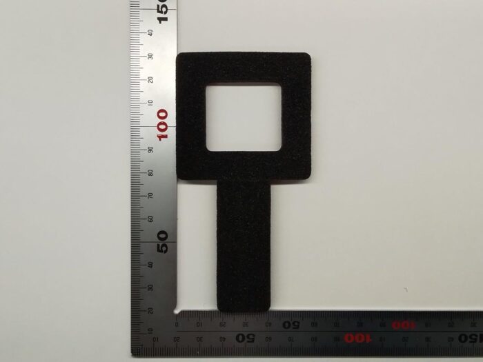 トムソン加工でポリエチレンフォームを打ち抜き