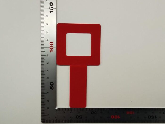 トムソン加工で植毛シートを打ち抜きしました。