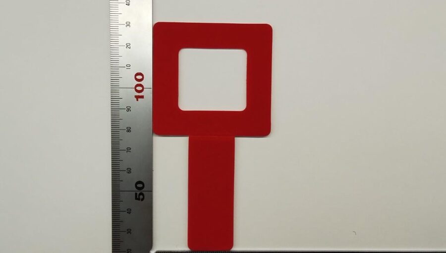 トムソン加工で植毛シートを打ち抜きしました。