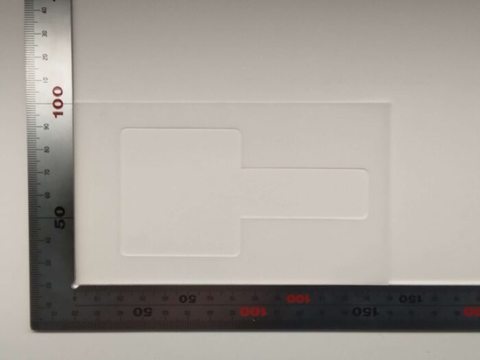 抜き加工でPOM0.5㎜を打ち抜き