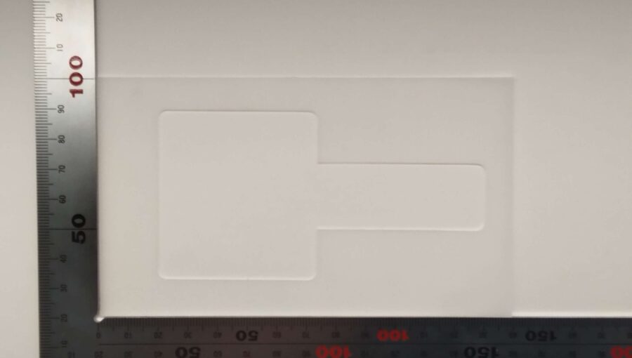 抜き加工でPOM0.5㎜を打ち抜き