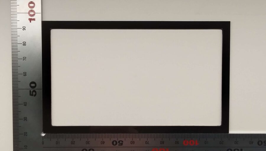 トムソン加工で硬質塩ビ1㎜を打ち抜き