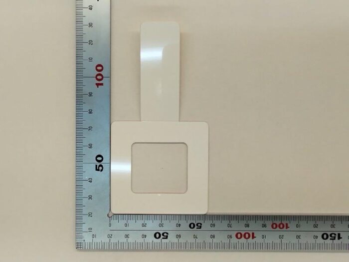 PET1.0tをトムソン抜型で打ち抜き加工