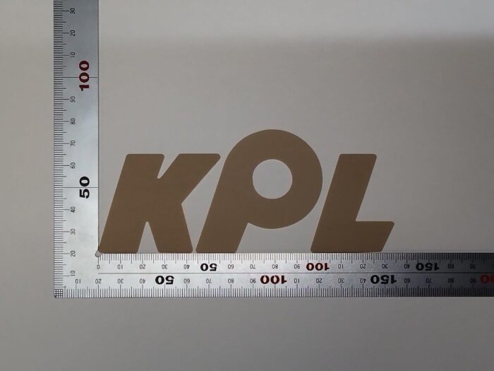 PEEK0.5t をトムソン型で打ち抜き加工