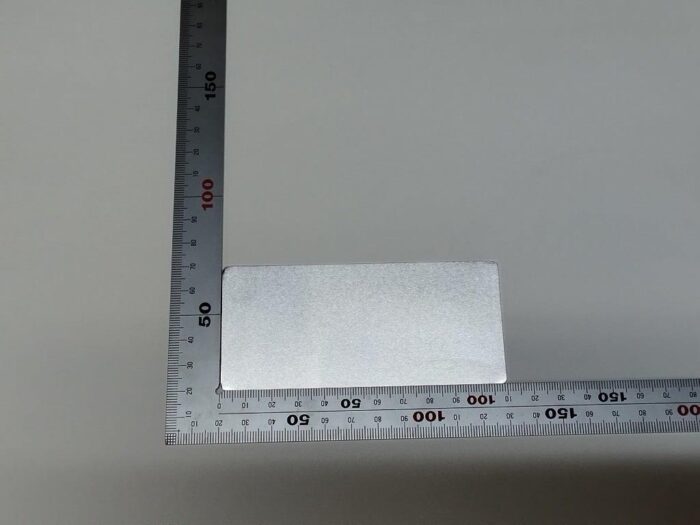 アルミ0.5tをトムソン型で打ち抜き加工