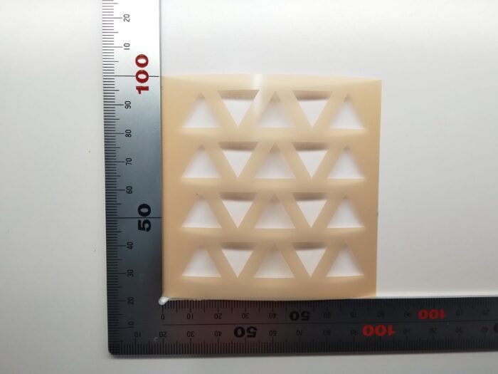 PPSフィルムをトムソン型で打ち抜き加工