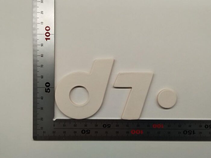 合紙をトムソン加工でフルカット仕上げ