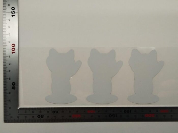 タックシートをトムソン加工